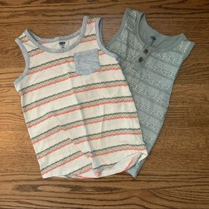 SOLD: 5/$25🟡 2 sleeveless tanks size 4T